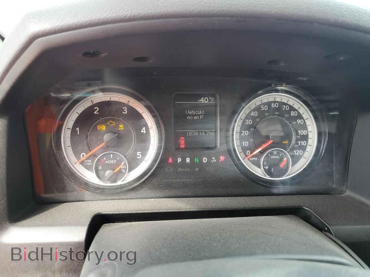 2018 RAM All Models - VIN: 3C6UR5CL5JG379429 - Photo 9