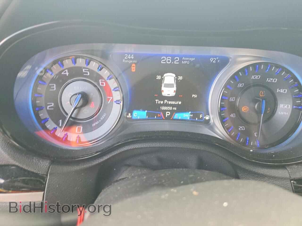 2017 CHRYSLER 300 - VIN: 2C3CCABT1HH646659 - Фото 9