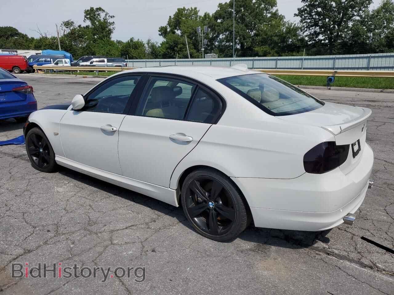 2011 BMW 3 SERIES - VIN: WBAPL5C57BA918221 - Фото 2