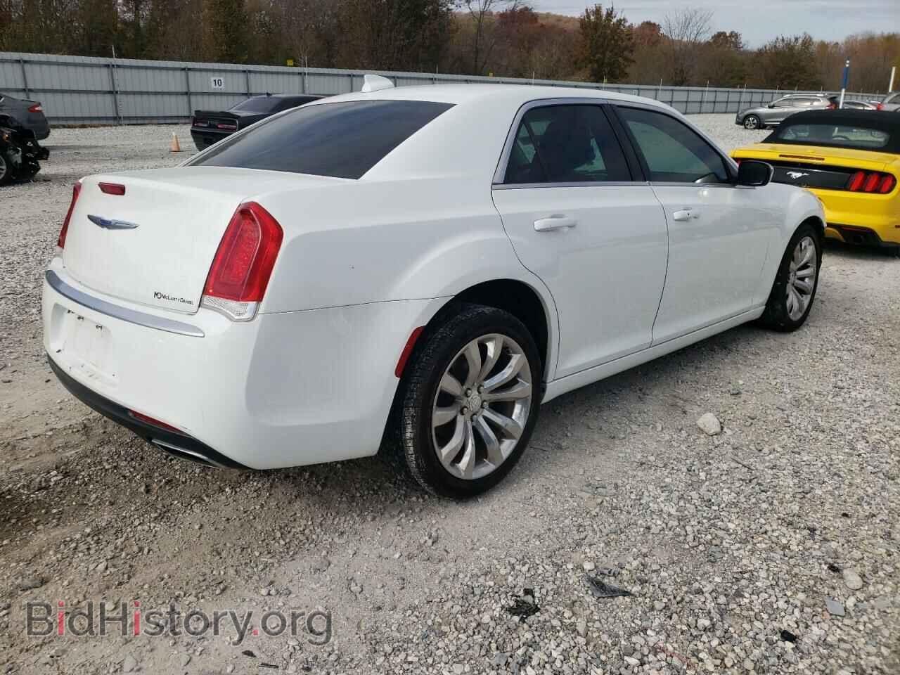 2018 CHRYSLER 300 - VIN: 2C3CCAAG3JH291973 - Фото 4