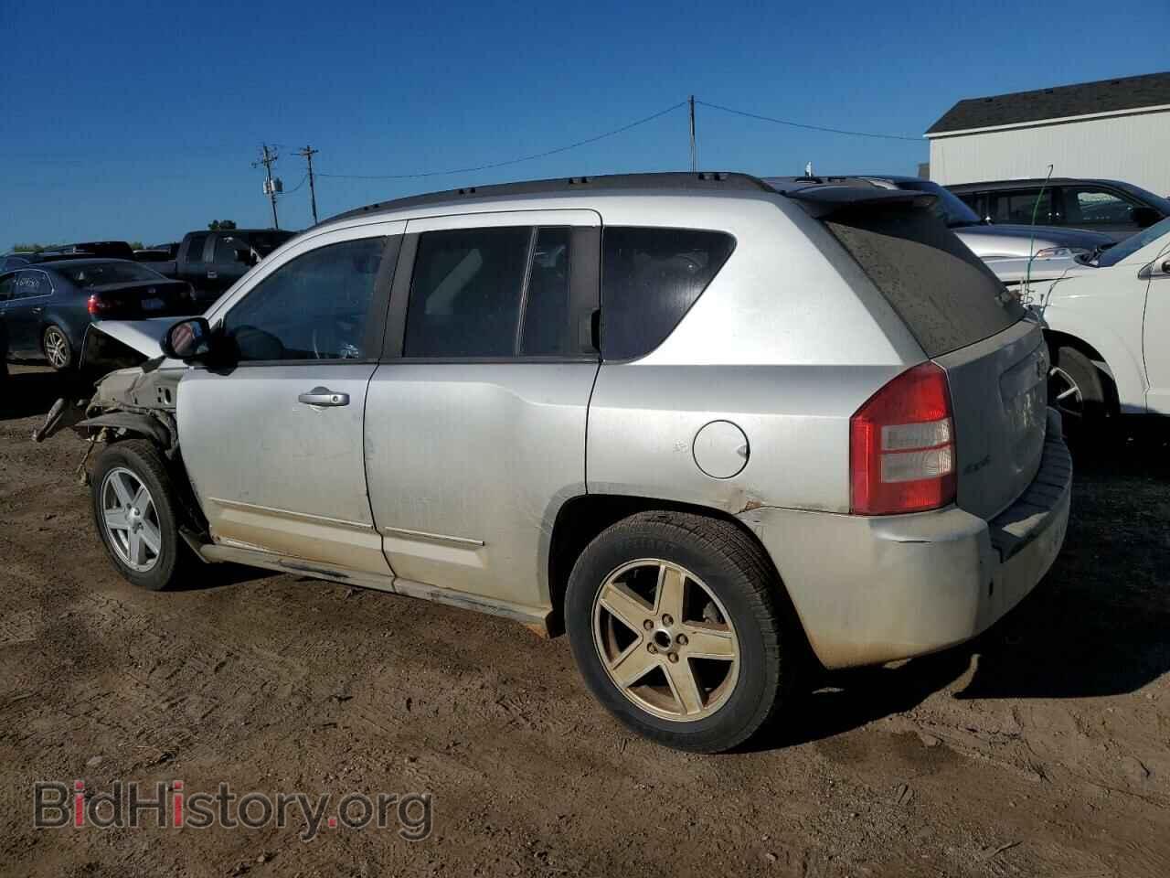 2010 JEEP COMPASS - VIN: 1J4NF4FB0AD529697 - Photo 2