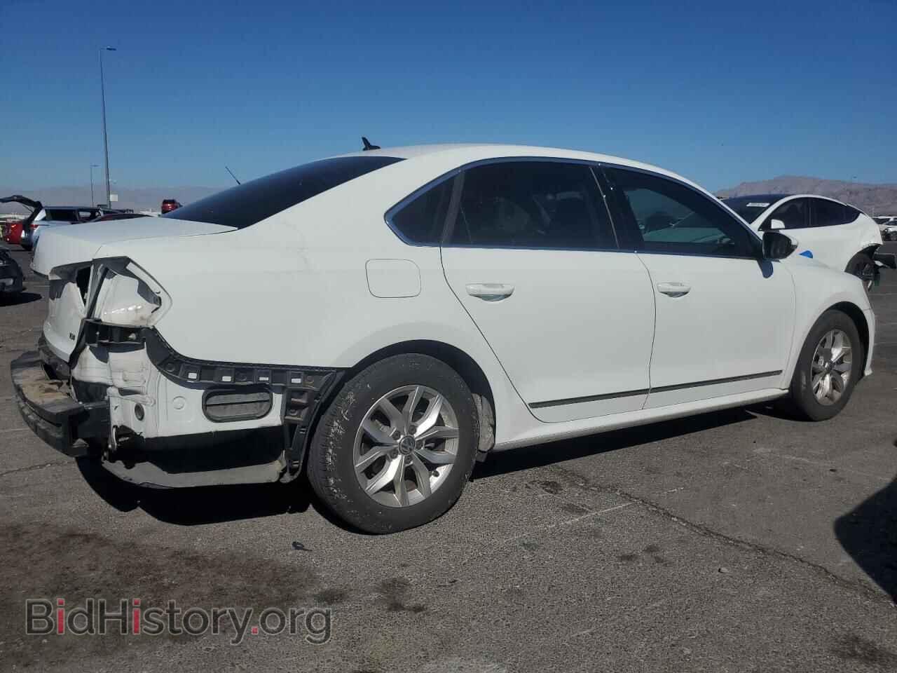2017 VOLKSWAGEN PASSAT - VIN: 1VWAT7A3XHC079732 - Фото 3
