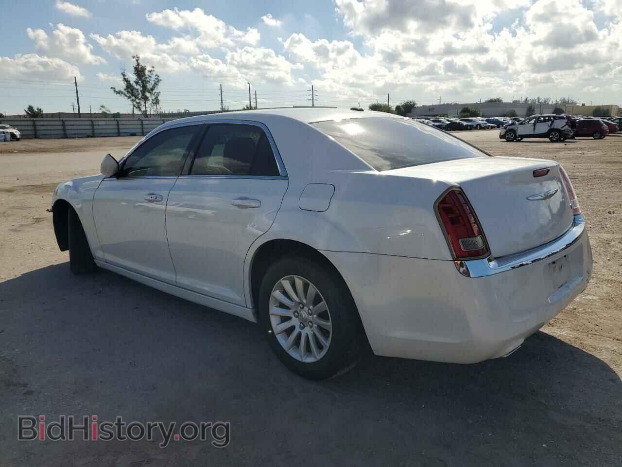 2013 CHRYSLER 300 - VIN: 2C3CCAAG5DH605661 - Фото 2