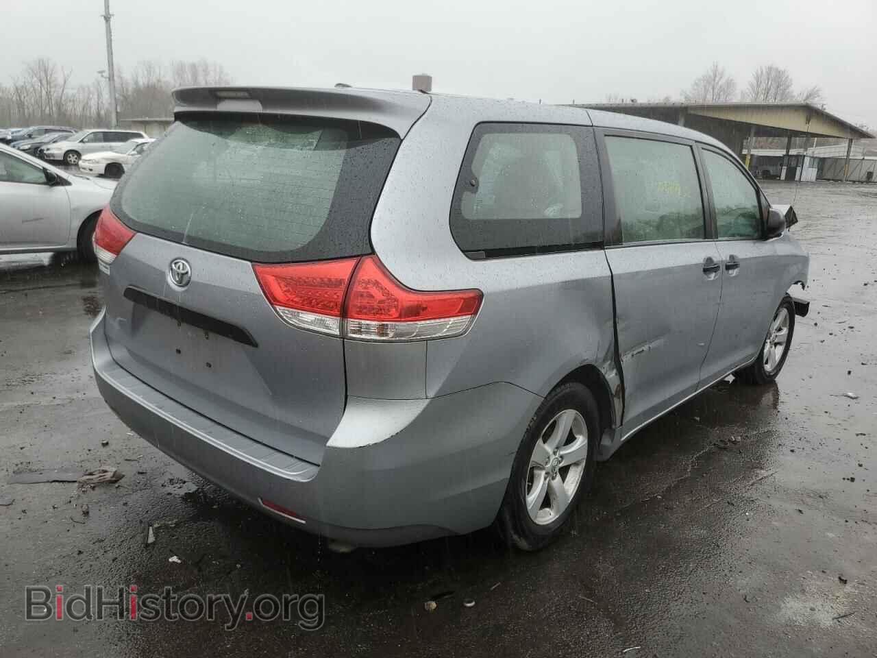 2011 TOYOTA SIENNA - VIN: 5TDZK3DC4BS075517 - Фото 4