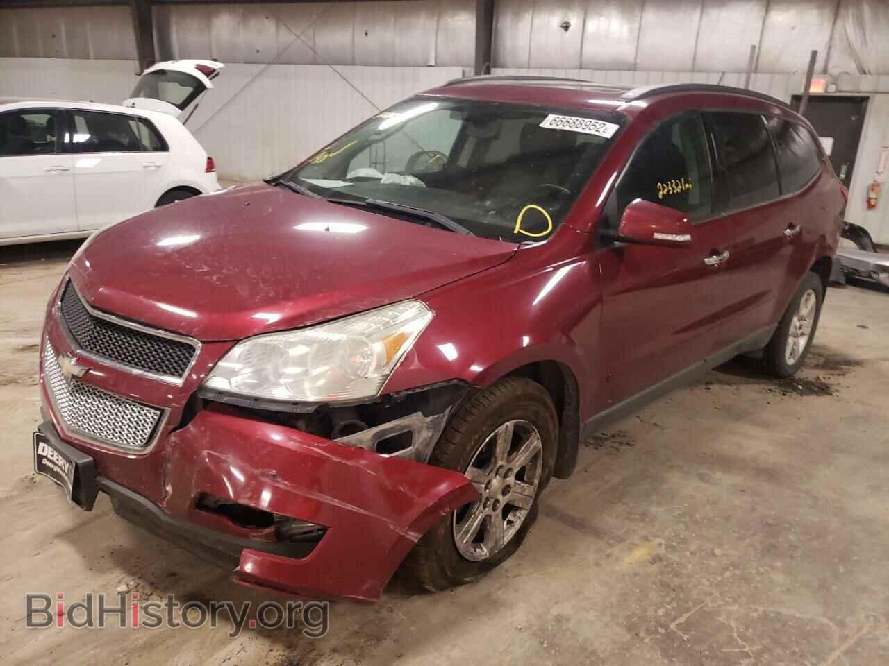 2011 CHEVROLET TRAVERSE - VIN: 1GNKRJED0BJ326742 - Фото 2