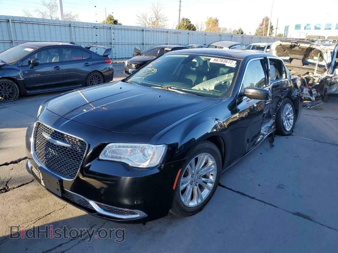 2017 CHRYSLER 300 - VIN: 2C3CCAAGXHH560111 - Фото 2