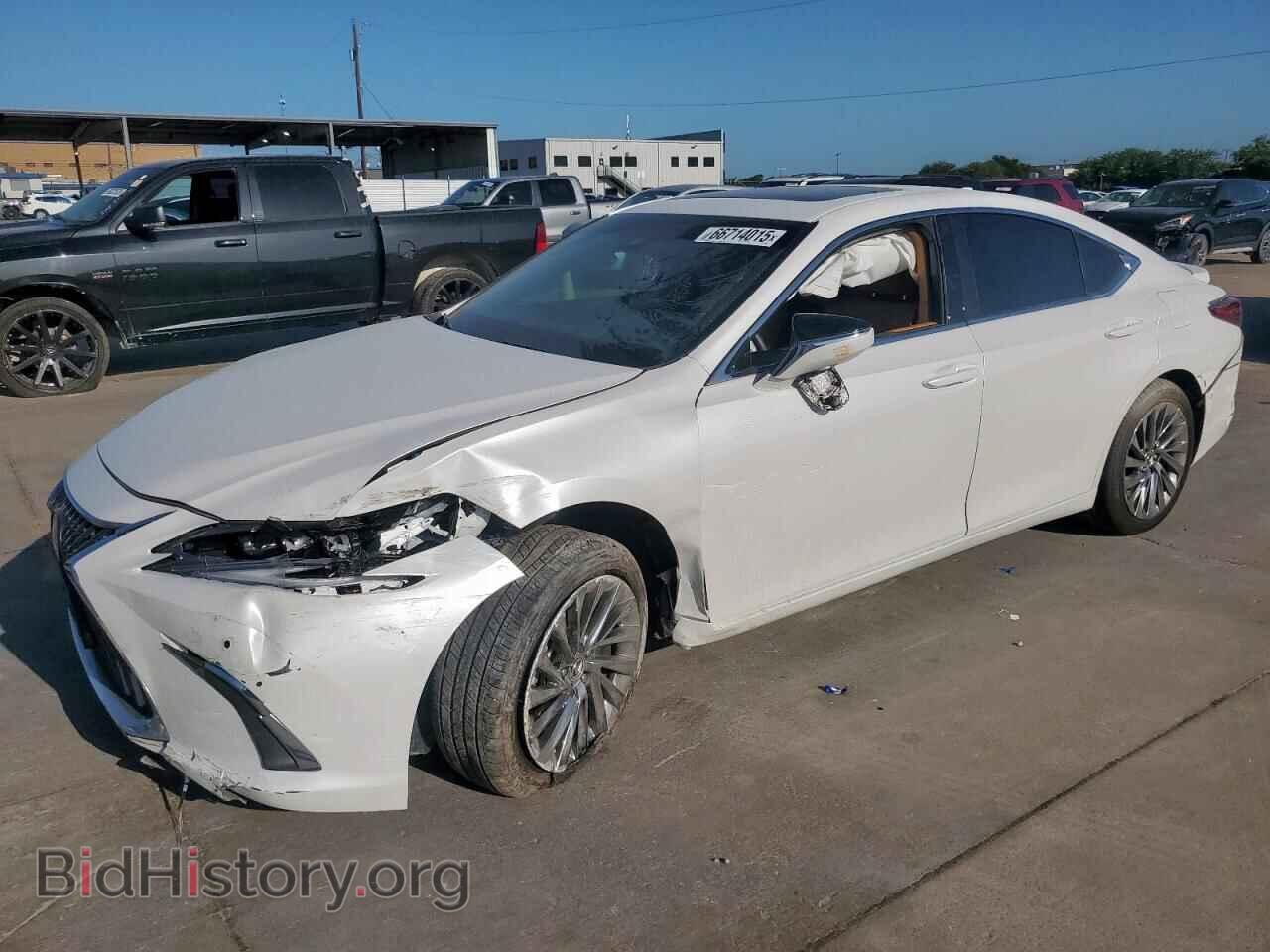 Photo 58AFA1C15RU046337 - LEXUS ES300 2024