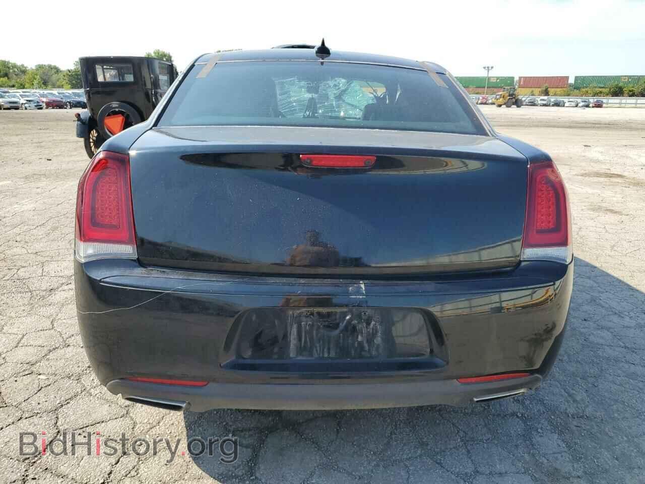 2019 CHRYSLER 300 - VIN: 2C3CCABG2KH618136 - Фото 6