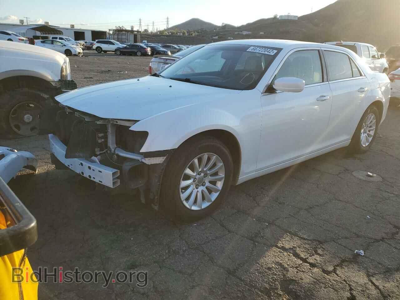 2013 CHRYSLER 300 - VIN: 2C3CCAAG1DH520638 - Фото 2