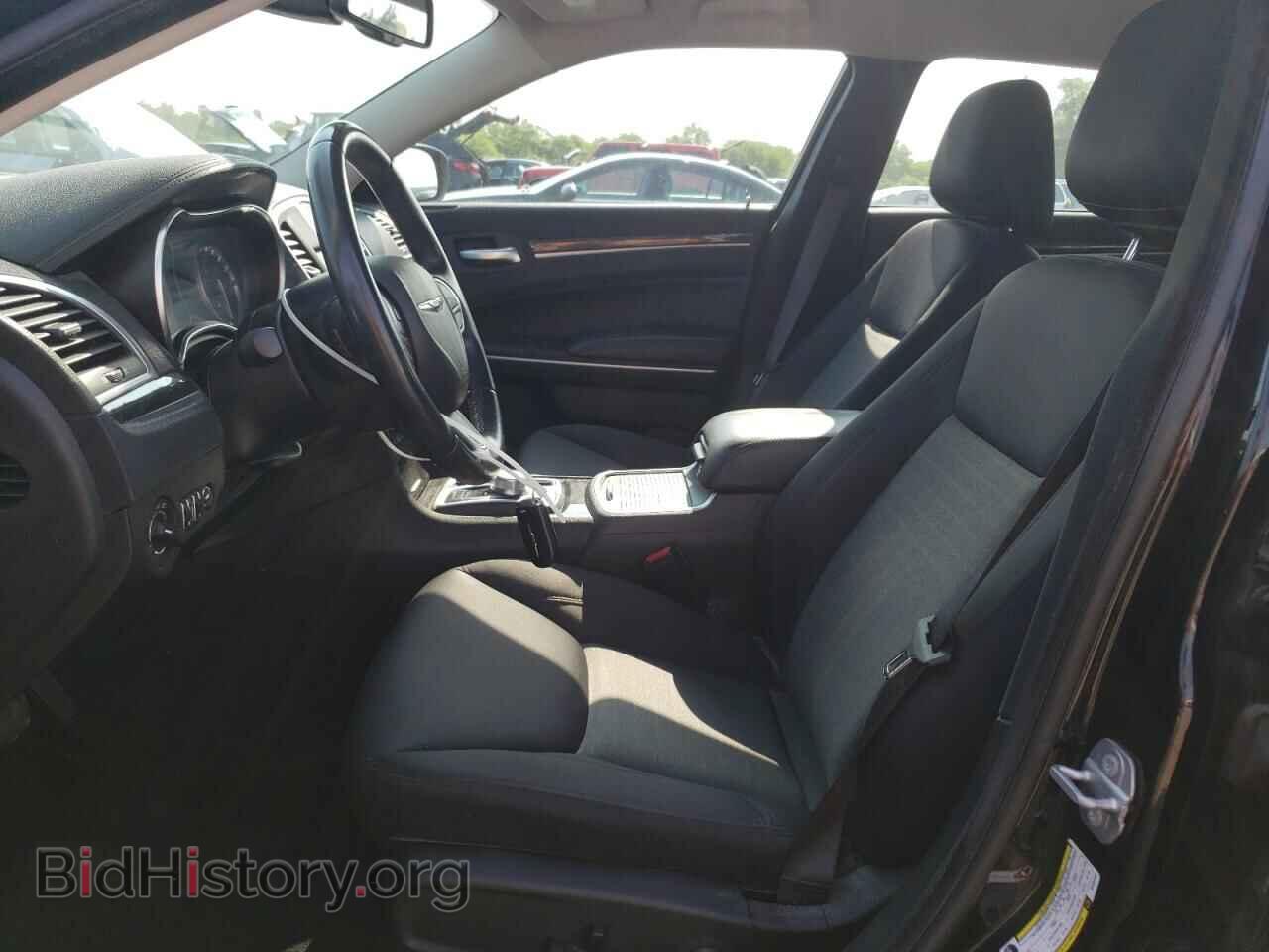 2019 CHRYSLER 300 - VIN: 2C3CCAAG8KH582468 - Фото 7
