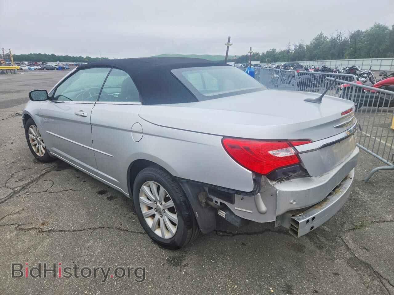 2011 CHRYSLER 200 - VIN: 1C3BC2EB3BN589299 - Фото 2