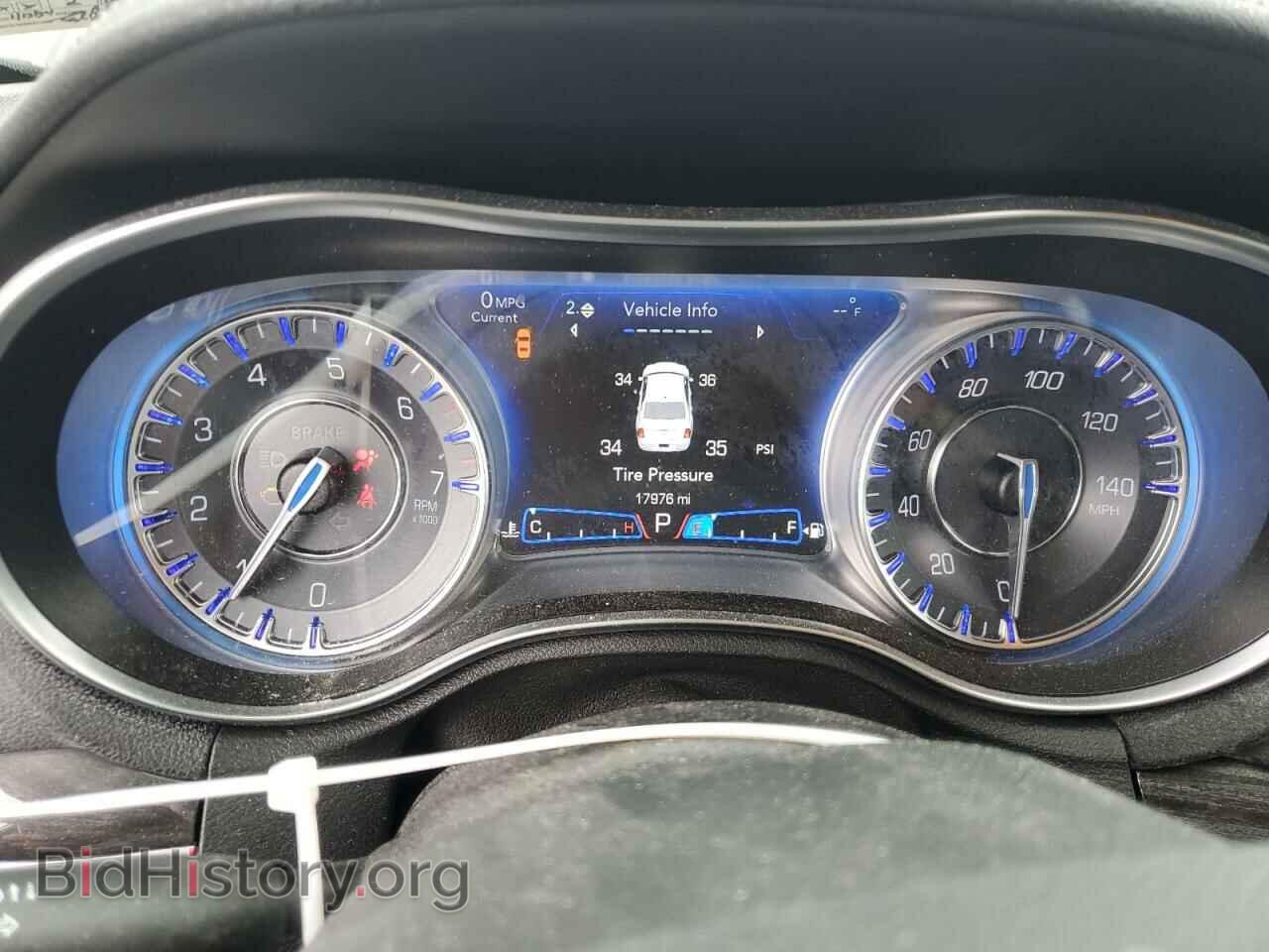 2019 CHRYSLER 300 - VIN: 2C3CCAAG2KH505627 - Фото 9