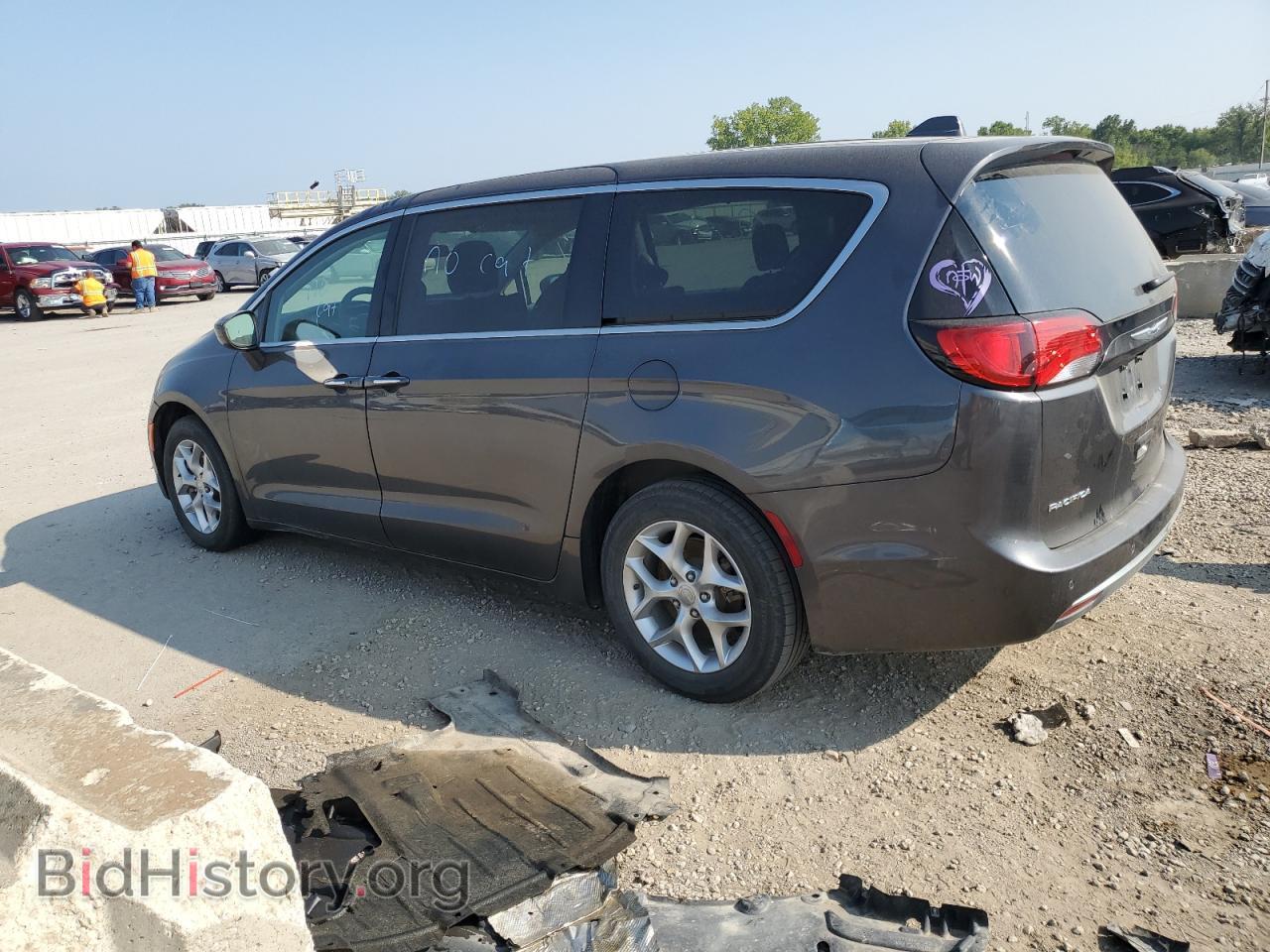 2018 CHRYSLER PACIFICA - VIN: 2C4RC1FG0JR358151 - Фото 2