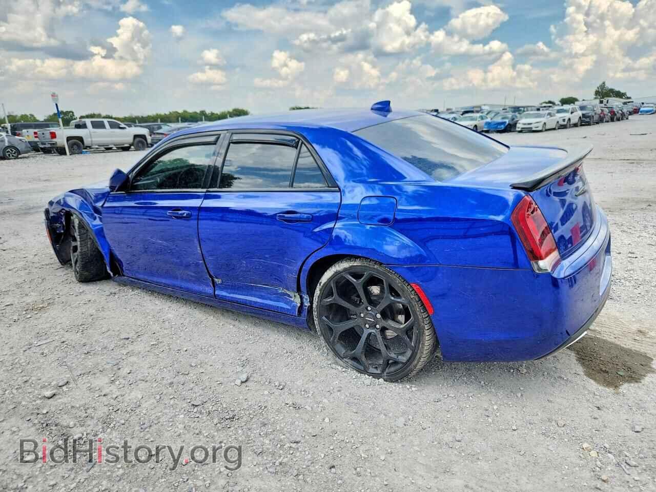 2018 CHRYSLER 300 - VIN: 2C3CCABG4JH332299 - Photo 2