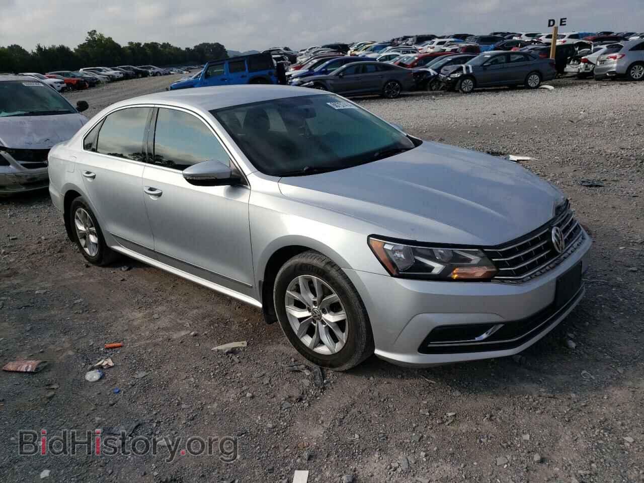 2017 VOLKSWAGEN PASSAT - VIN: 1VWAT7A3XHC079763 - Фото 4