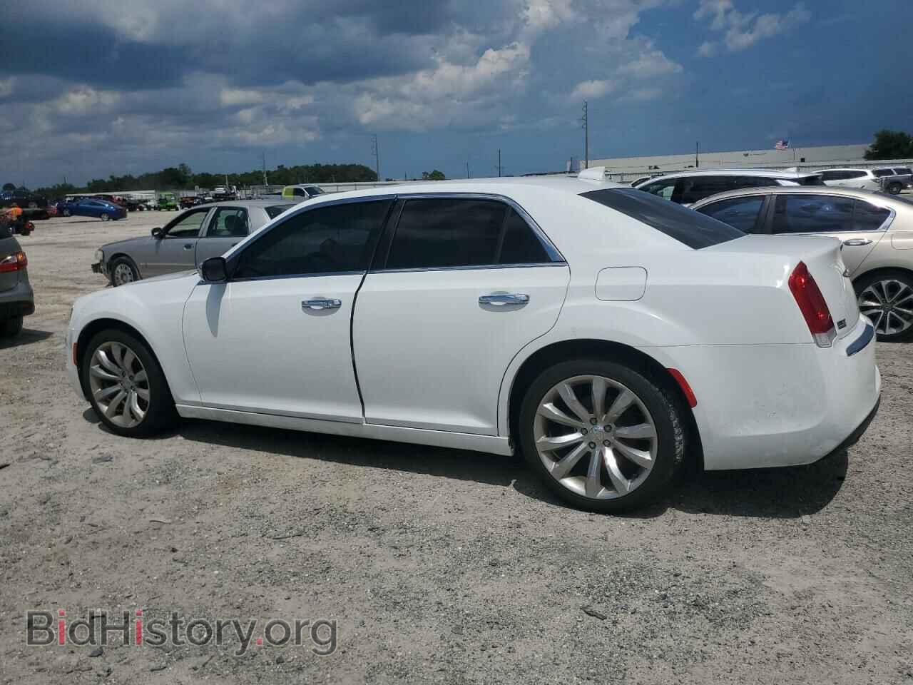 2019 CHRYSLER 300 - VIN: 2C3CCAEG8KH538755 - Фото 2