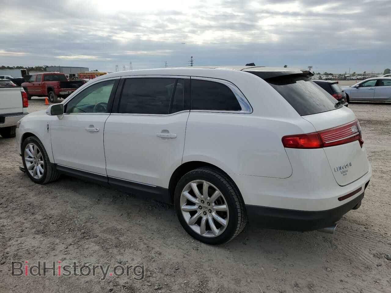 2011 LINCOLN MKT - VIN: 2LMHJ5AR2BBJ50946 - Фото 2