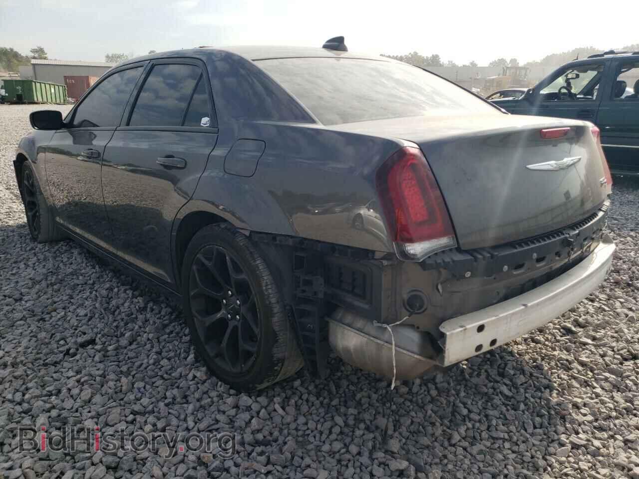 2019 CHRYSLER 300 - VIN: 2C3CCABG6KH538192 - Фото 2