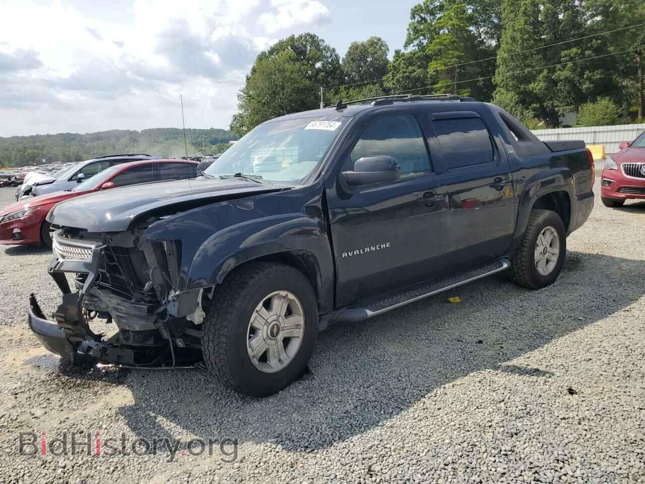 Photo 3GNTKFE35BG109167 - CHEVROLET AVALANCHE 2011