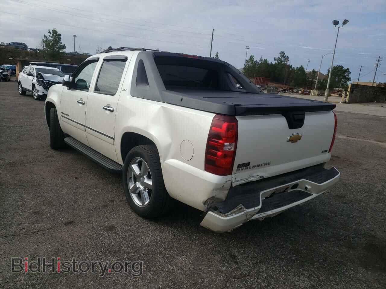 2011 CHEVROLET AVALANCHE - VIN: 3GNTKGE31BG219560 - Фото 3