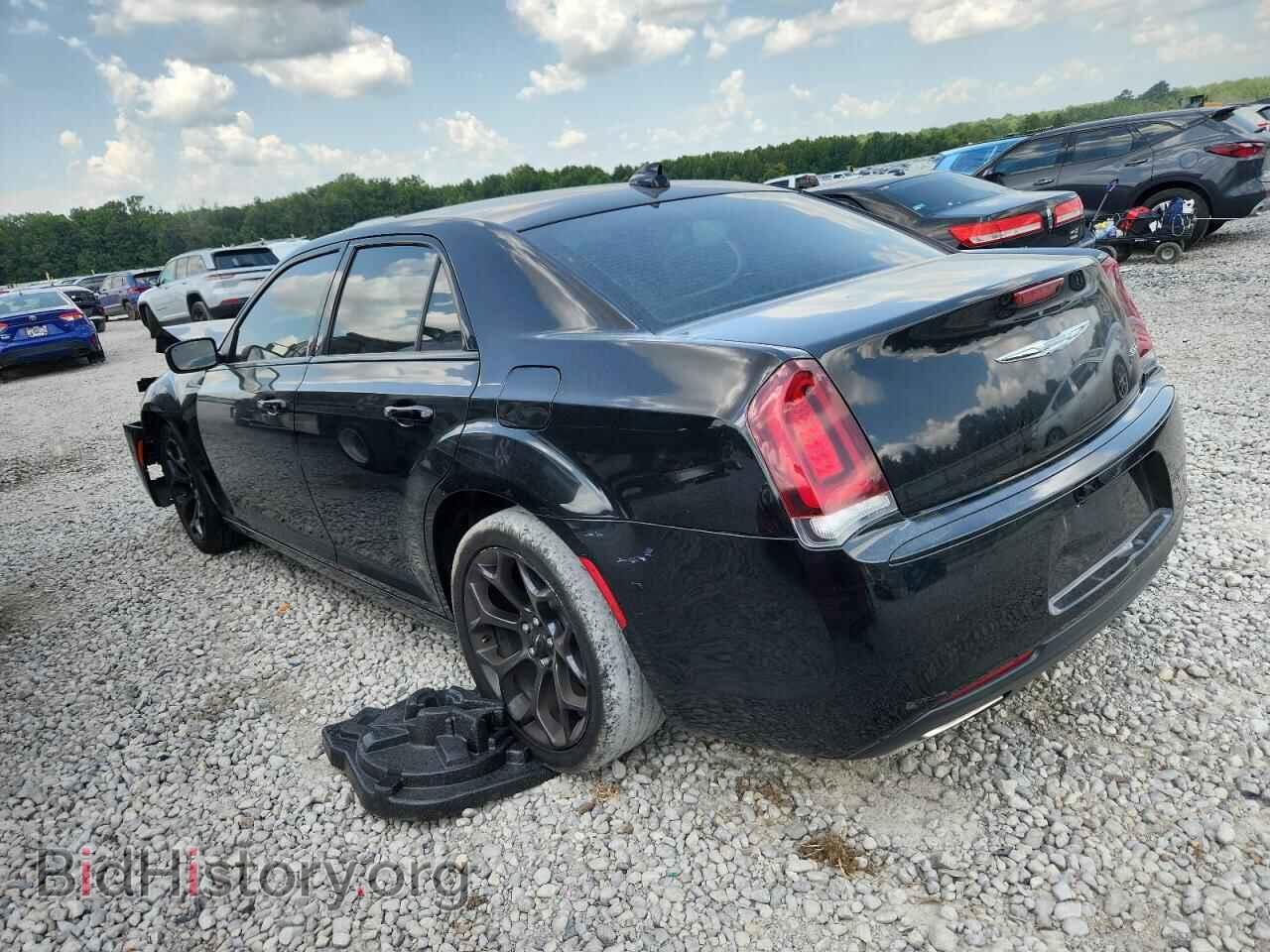 2019 CHRYSLER 300 - VIN: 2C3CCAAG0KH690762 - Фото 2