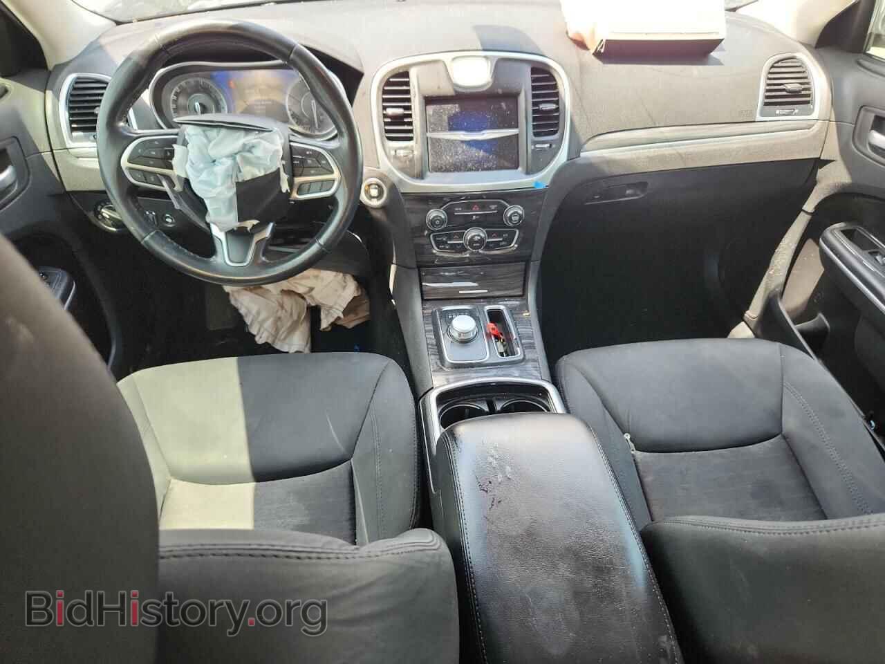 2019 CHRYSLER 300 - VIN: 2C3CCAAG0KH690762 - Фото 8