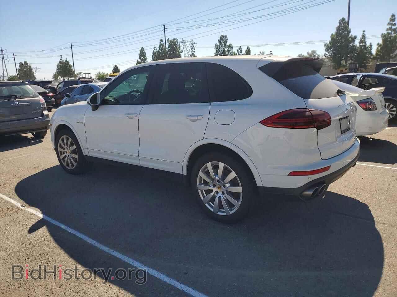 2017 PORSCHE CAYENNE - VIN: WP1AE2A27HLA75689 - Фото 2