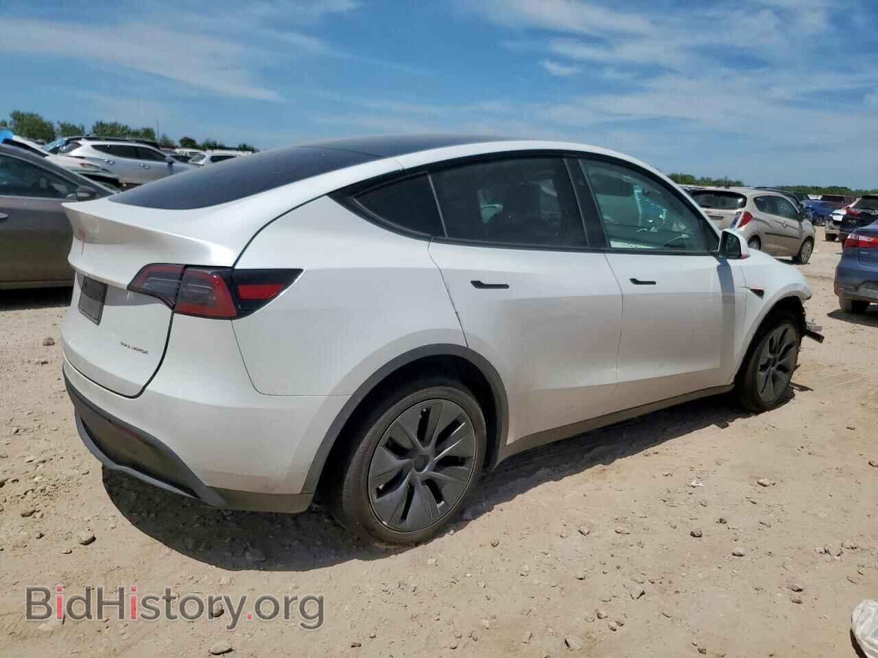 2024 TESLA MODEL Y - VIN: 7SAYGDEE1RA332182 - Photo 3