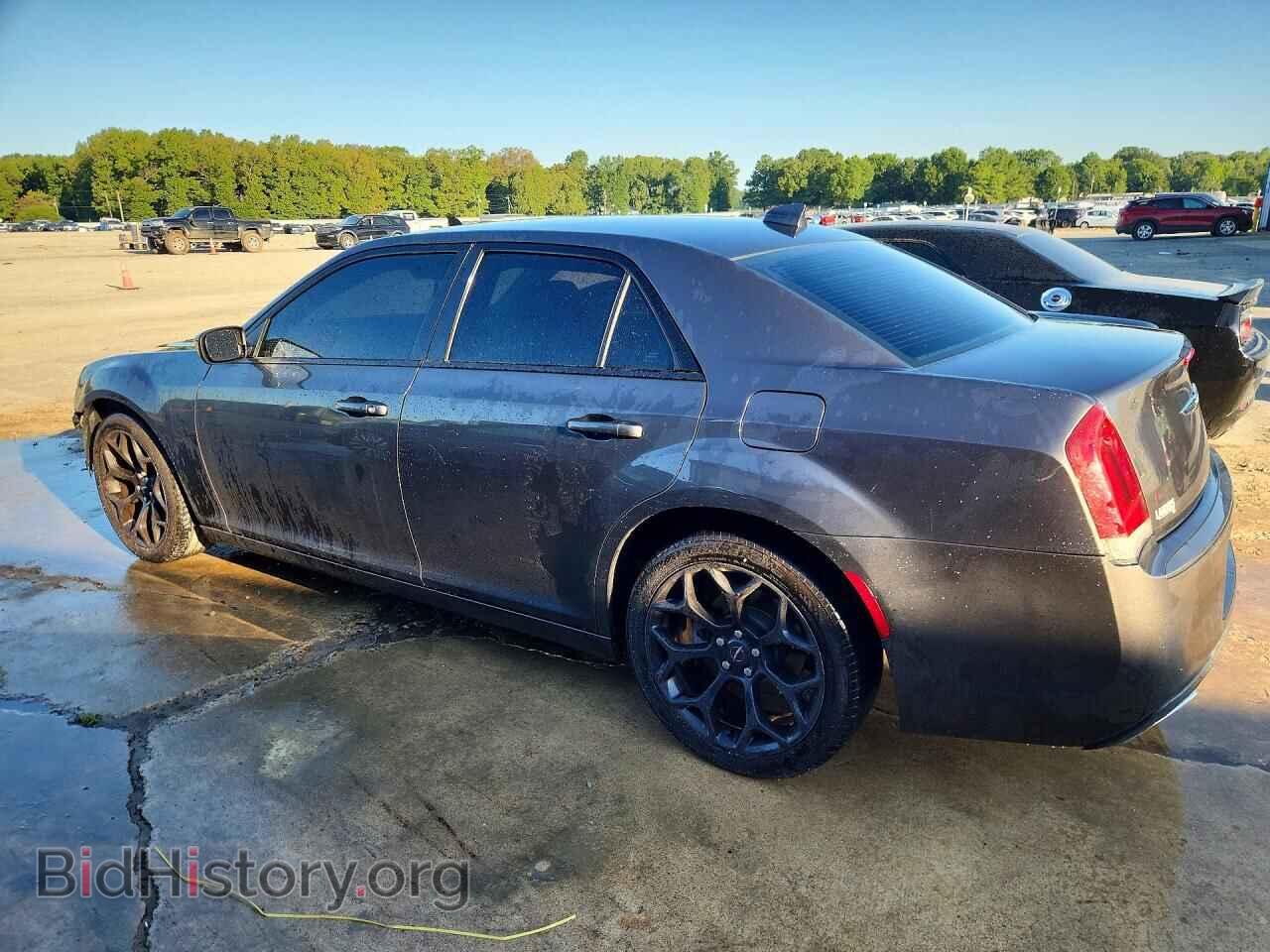 2019 CHRYSLER 300 - VIN: 2C3CCAAG4KH614333 - Фото 2