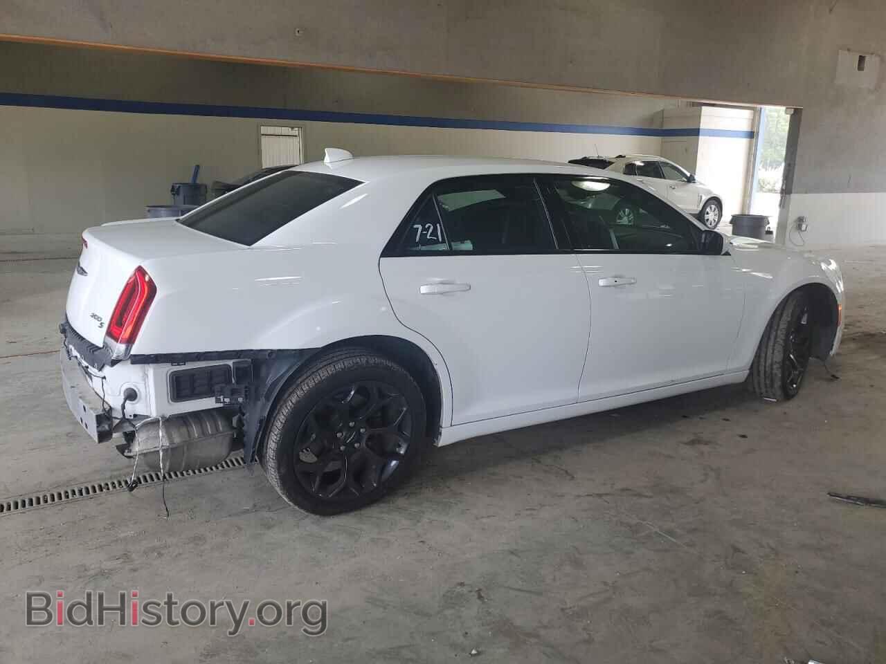 2019 CHRYSLER 300 - VIN: 2C3CCABG0KH618040 - Фото 3