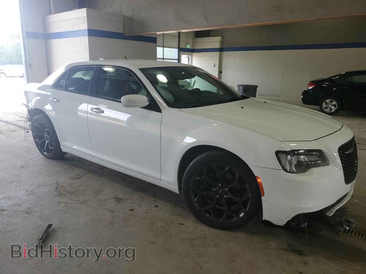 2019 CHRYSLER 300 - VIN: 2C3CCABG0KH618040 - Фото 4