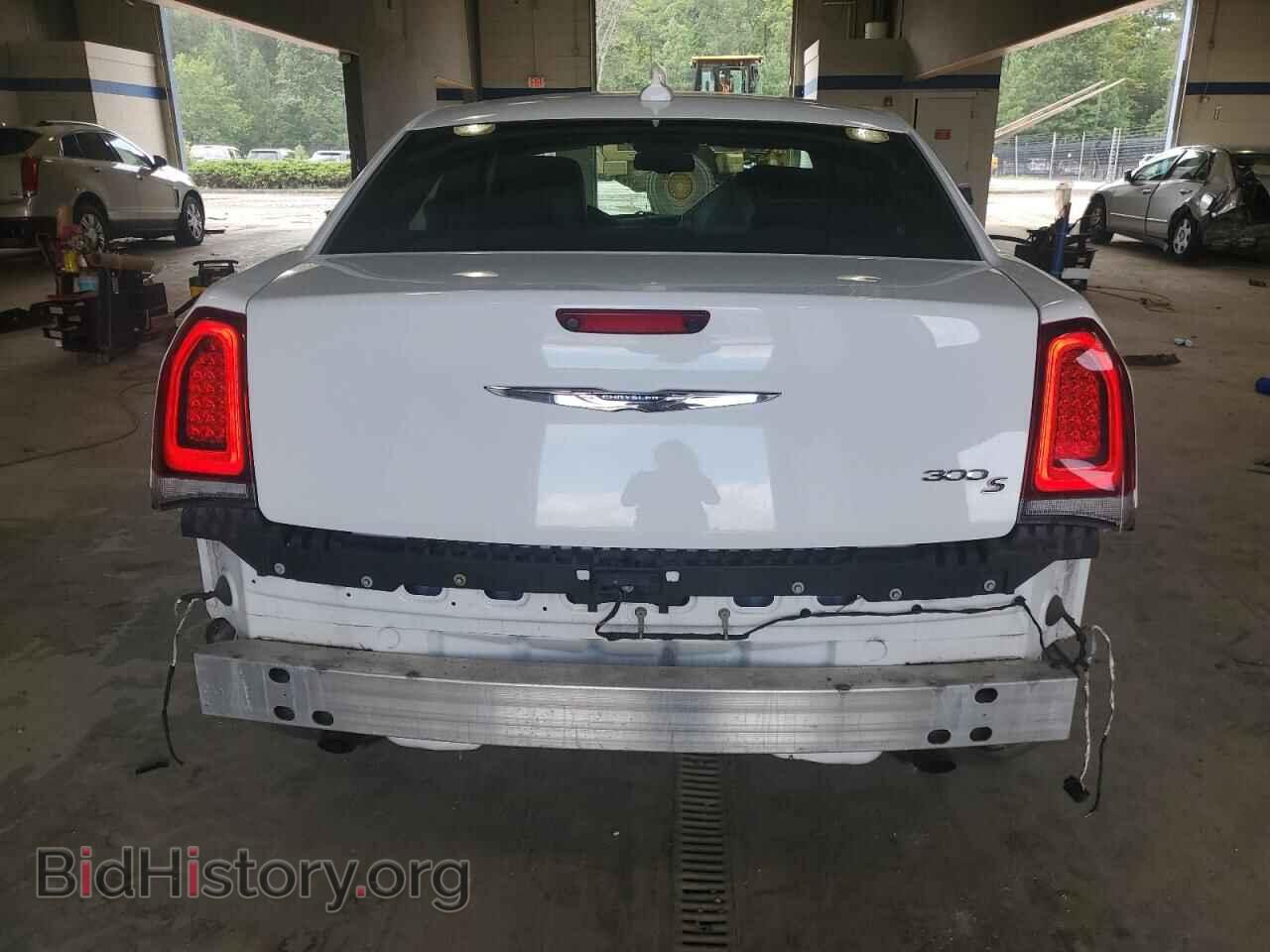 2019 CHRYSLER 300 - VIN: 2C3CCABG0KH618040 - Фото 6