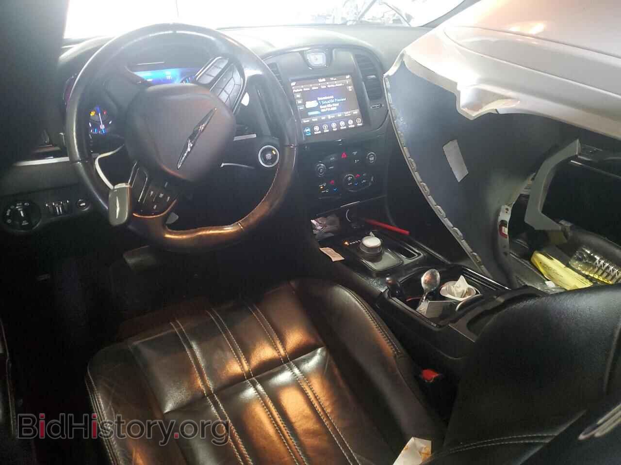 2019 CHRYSLER 300 - VIN: 2C3CCABG0KH618040 - Фото 8