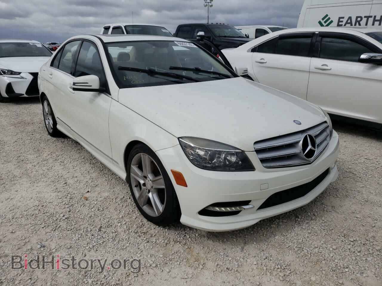 Photo WDDGF8BB2BR175428 - MERCEDES-BENZ C-CLASS 2011
