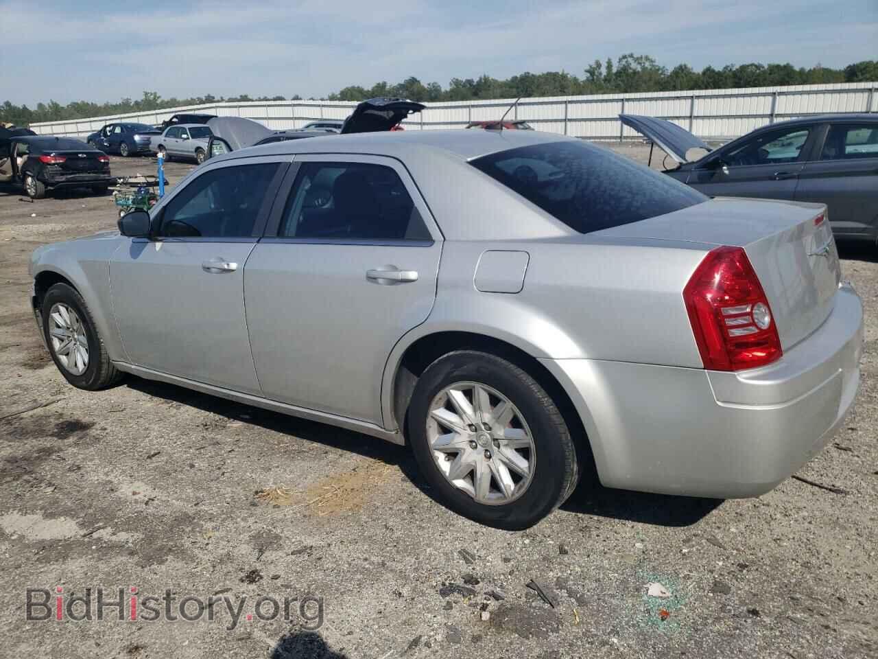2008 CHRYSLER 300 - VIN: 2C3KA43R18H273614 - Фото 2