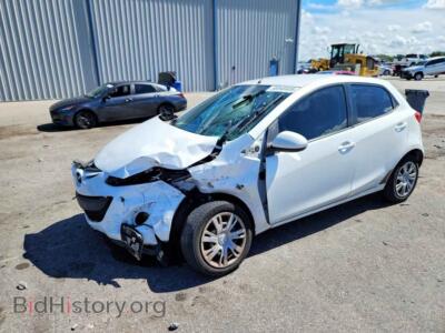 2013 Mazda 2, белый — VIN JM1DE1KY2D0156056, Copart