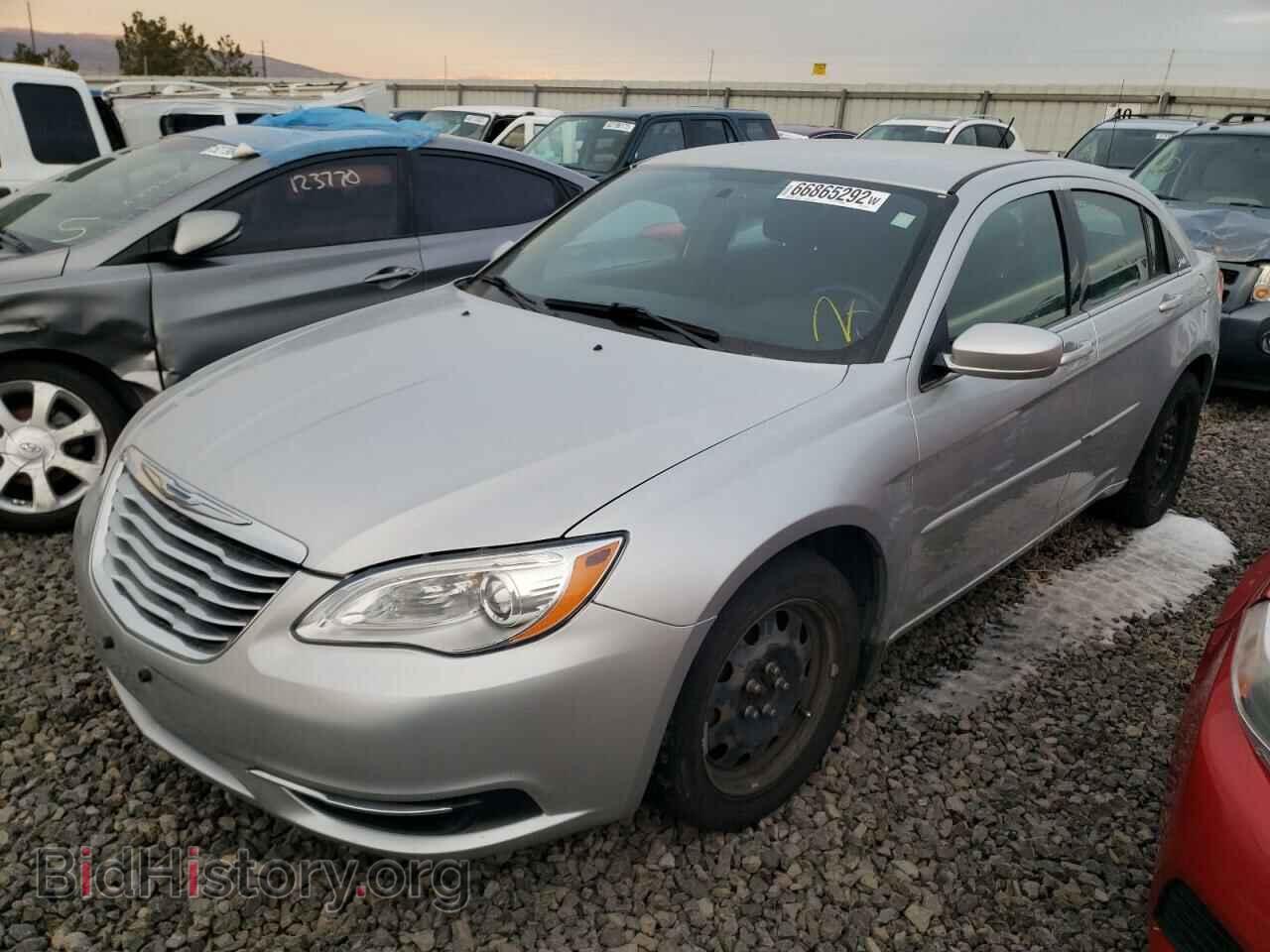 2012 CHRYSLER 200 - VIN: 1C3CCBAG7CN241142 - Фото 2