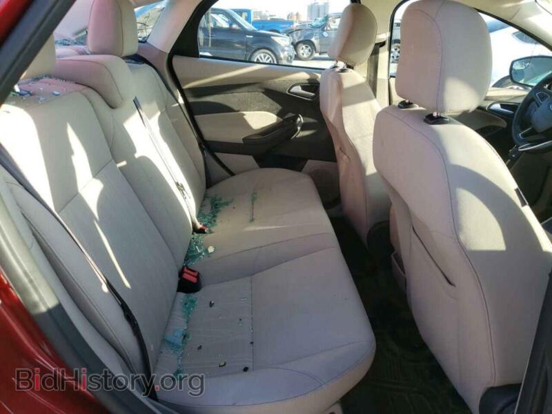 2017 Ford FOCUS (VIN 1FADP3F22HL227858) — photo 6 of 10