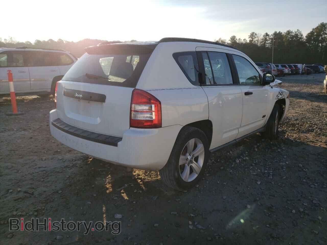 2010 JEEP COMPASS - VIN: 1J4NT4FA1AD585387 - Photo 4