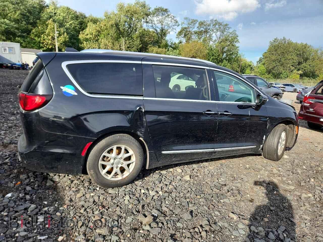 2020 Chrysler PACIFICA (VIN 2C4RC1BG3LR137667) — photo 3 of 13