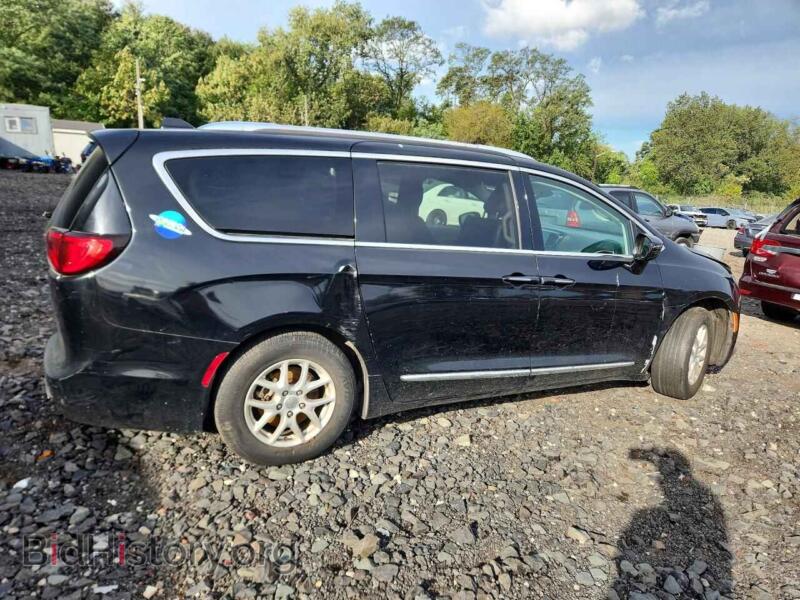 2020 Chrysler PACIFICA (VIN 2C4RC1BG3LR137667) — photo 3 of 13