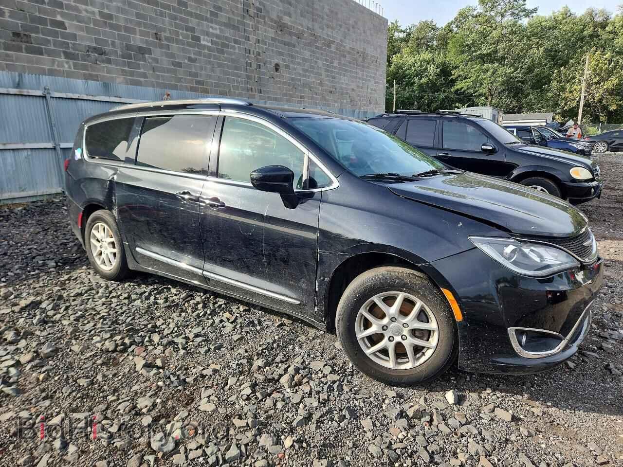 2020 Chrysler PACIFICA (VIN 2C4RC1BG3LR137667) — photo 4 of 13