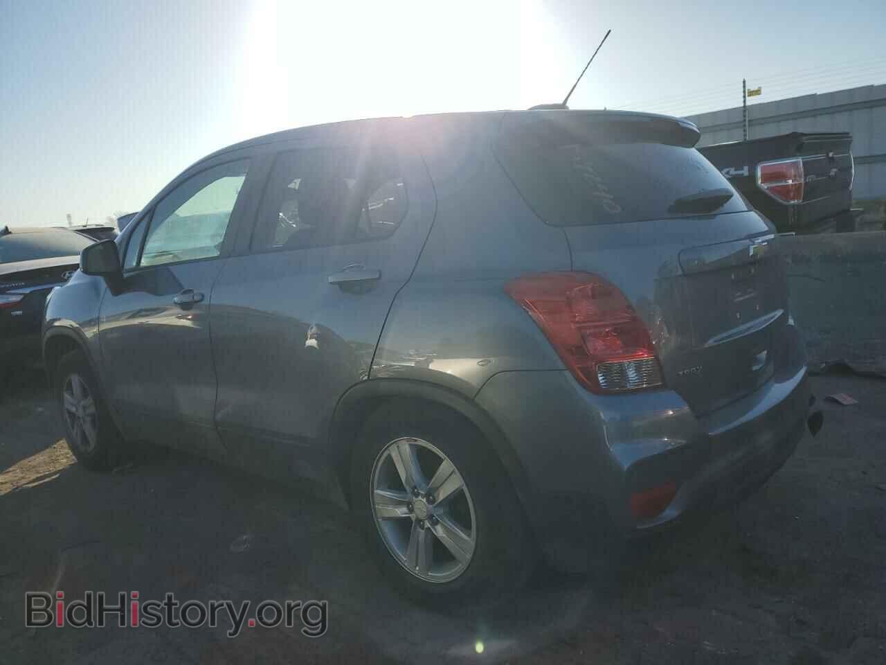 2020 CHEVROLET TRAX - VIN: 3GNCJKSB8LL159240 - Фото 2