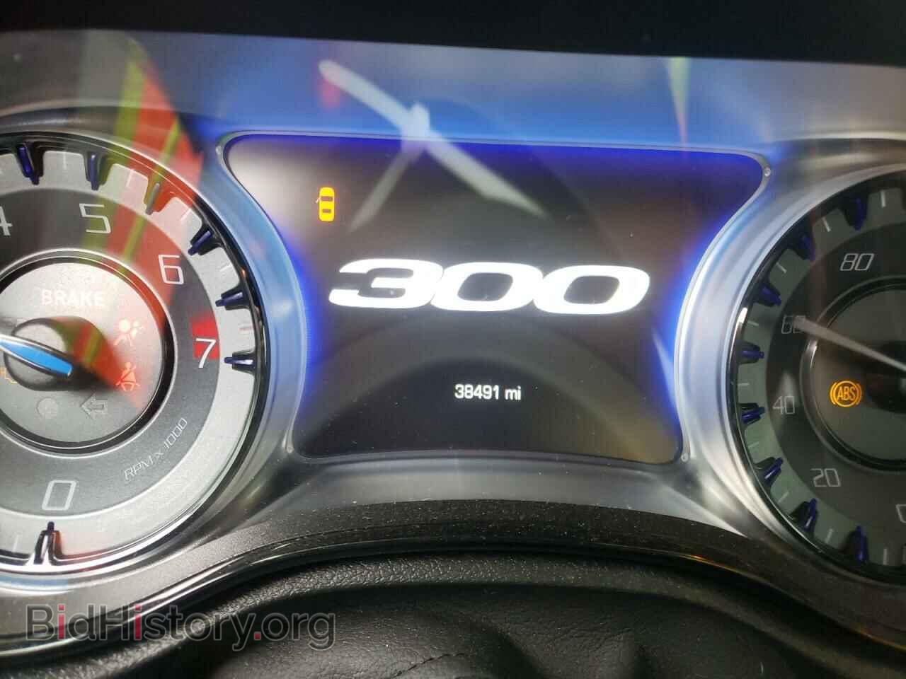 2019 CHRYSLER 300 - VIN: 2C3CCABG9KH582705 - Фото 8