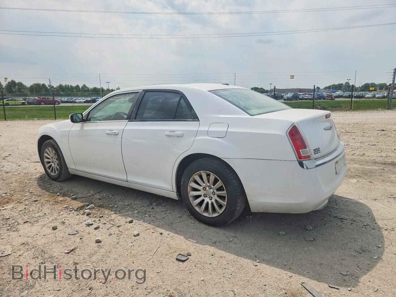2013 Chrysler 300 (VIN 2C3CCAAG7DH572971) — фото 2 из 12