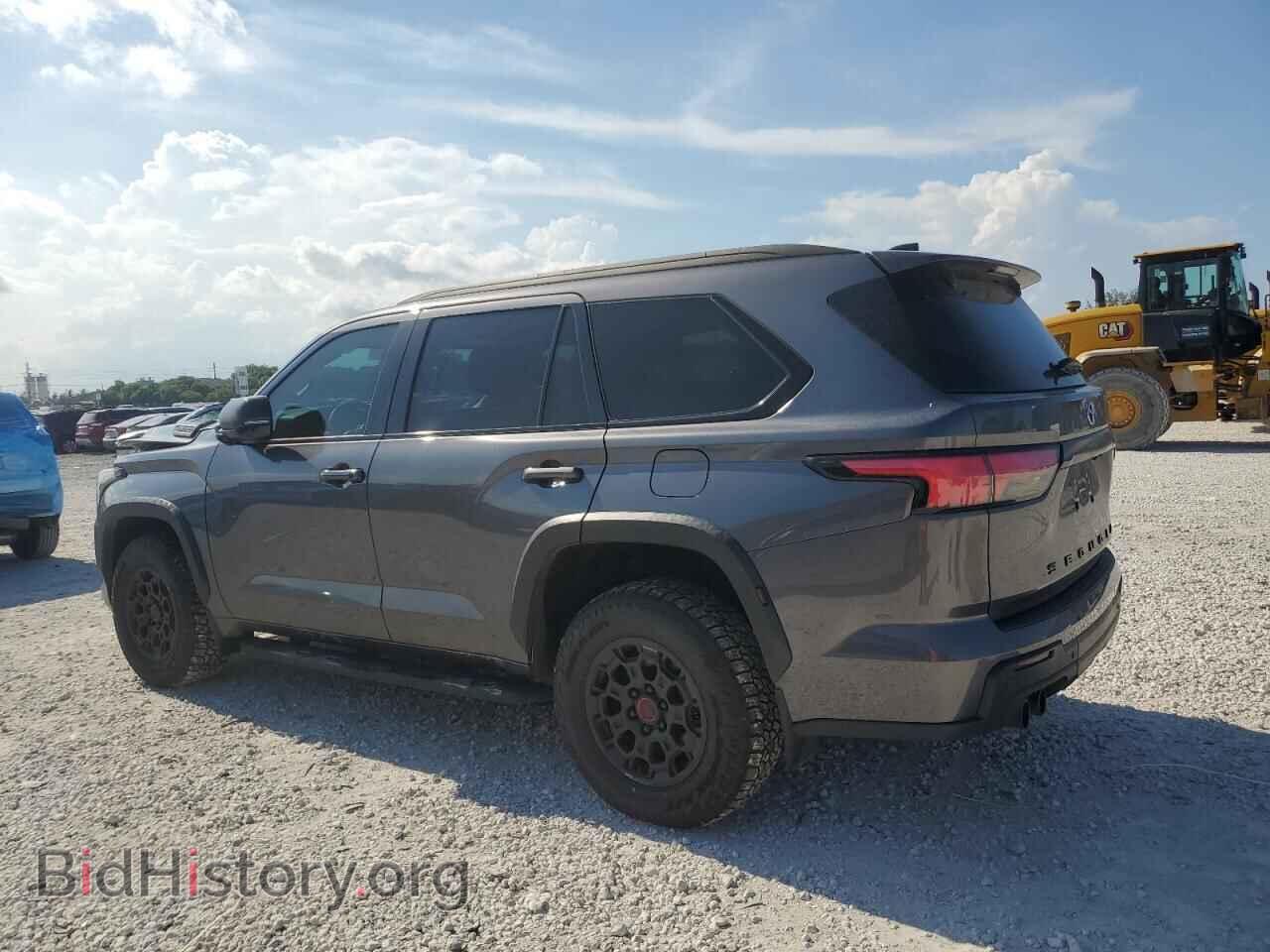 2023 TOYOTA SEQUOIA - VIN: 7SVAAABA2PX018777 - Фото 2