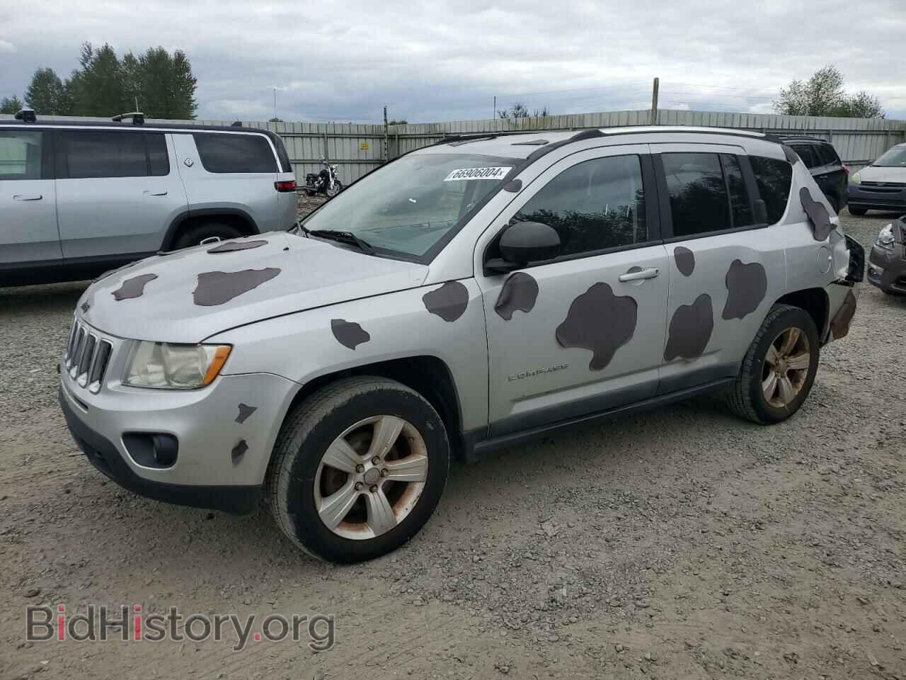 Photo 1J4NF1FB9BD240107 - JEEP COMPASS 2011