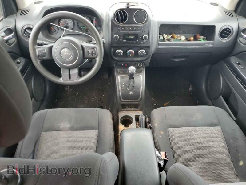 2011 Jeep COMPASS (VIN 1J4NF1FB9BD240107) — фото 8 из 13
