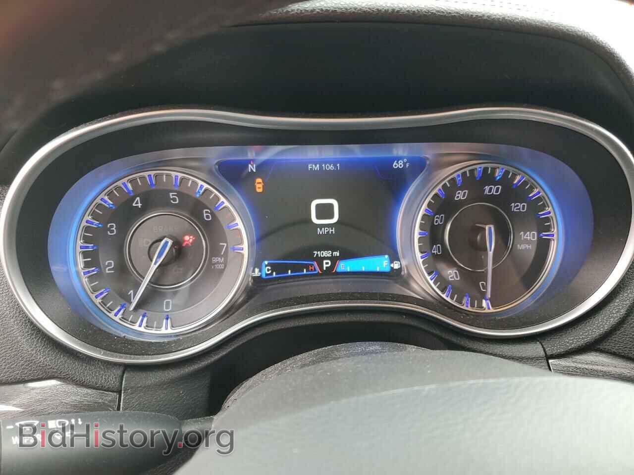 2019 CHRYSLER 300 - VIN: 2C3CCARG1KH538381 - Фото 9