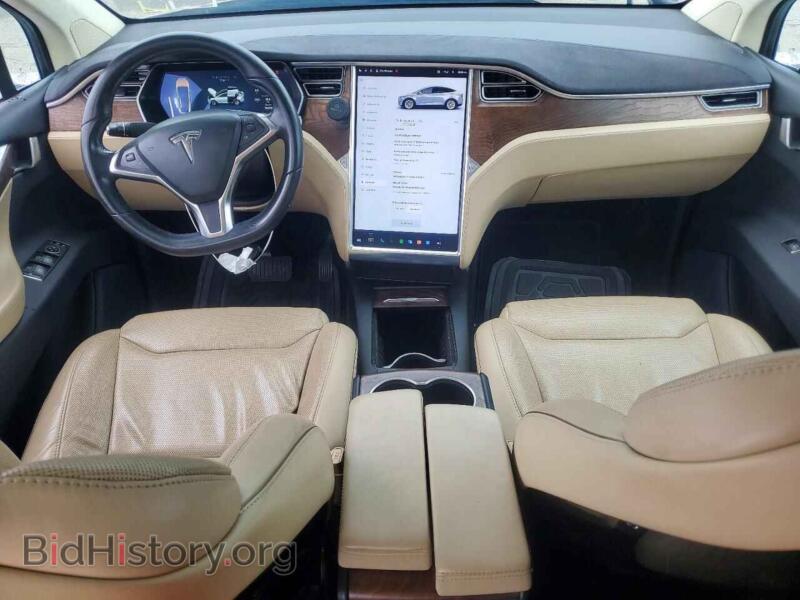 2017 Tesla MODEL X (VIN 5YJXCDE25HF035640) — фото 8 из 13